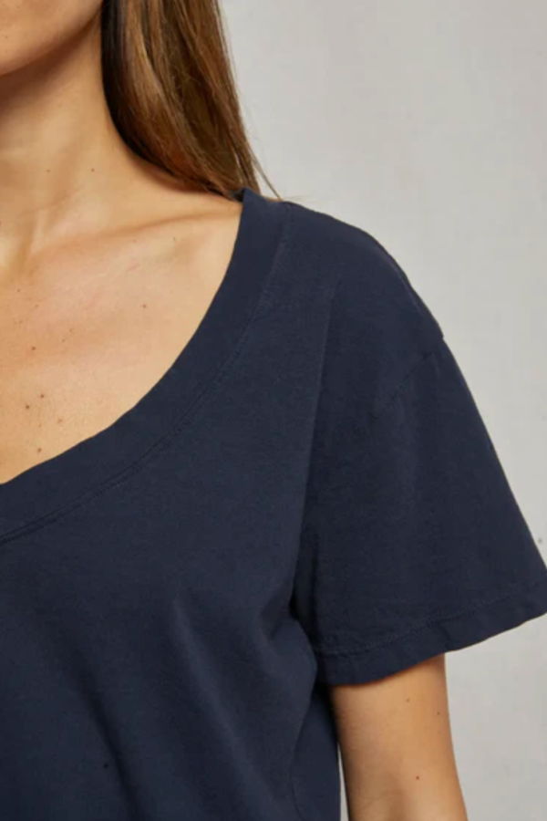 PERFECTWHITETEE Hendrix V-Neck Tee - Navy