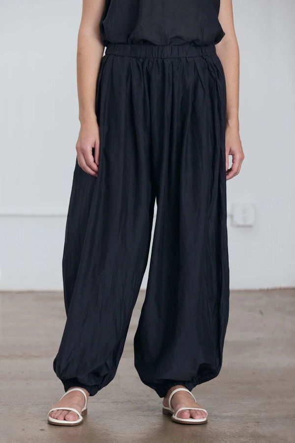 Black Crane Akari Pants
