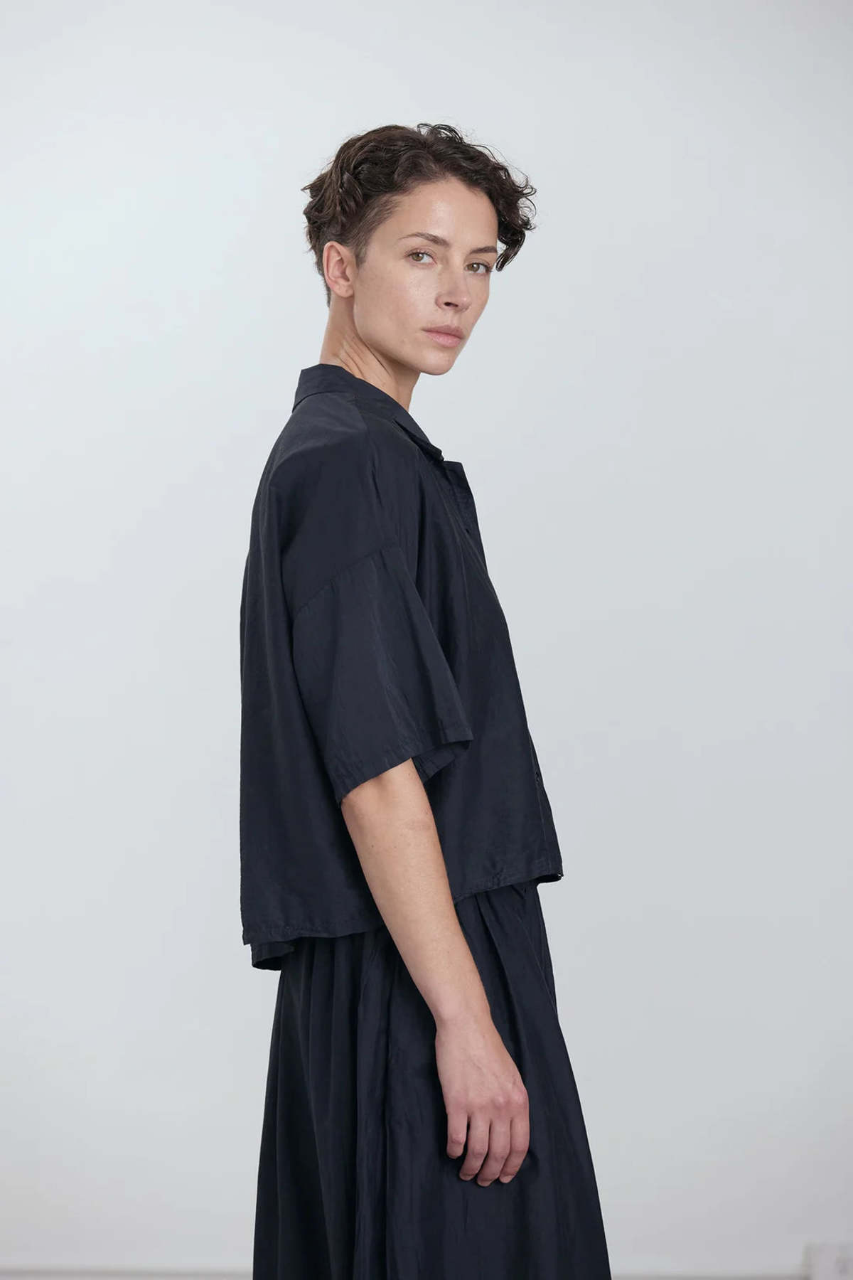 Black Crane Cropped Shirt - Image 2 of 4