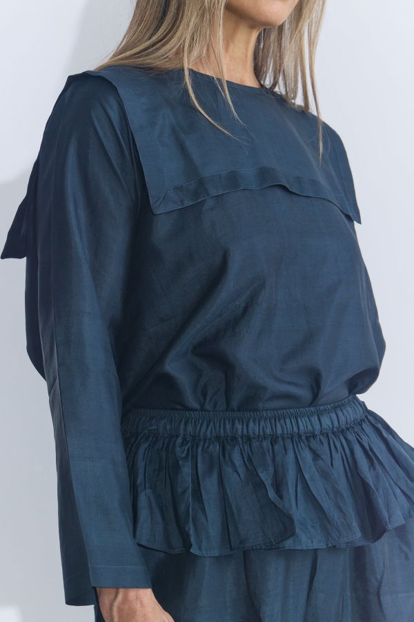 Bunon Back Button Sailor Blouse