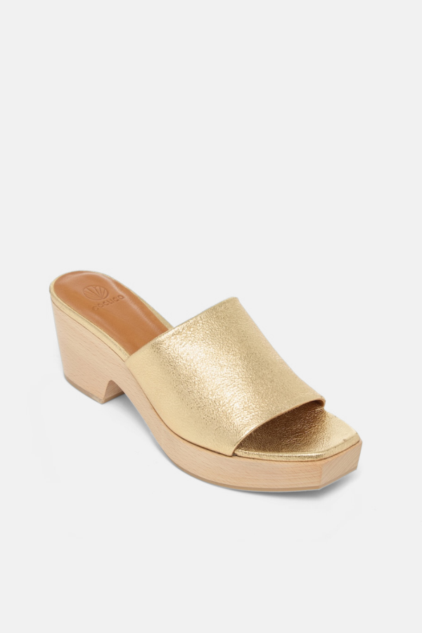 Coclico Mist Clog Sandal - Oro Crinkled Metallic Leather