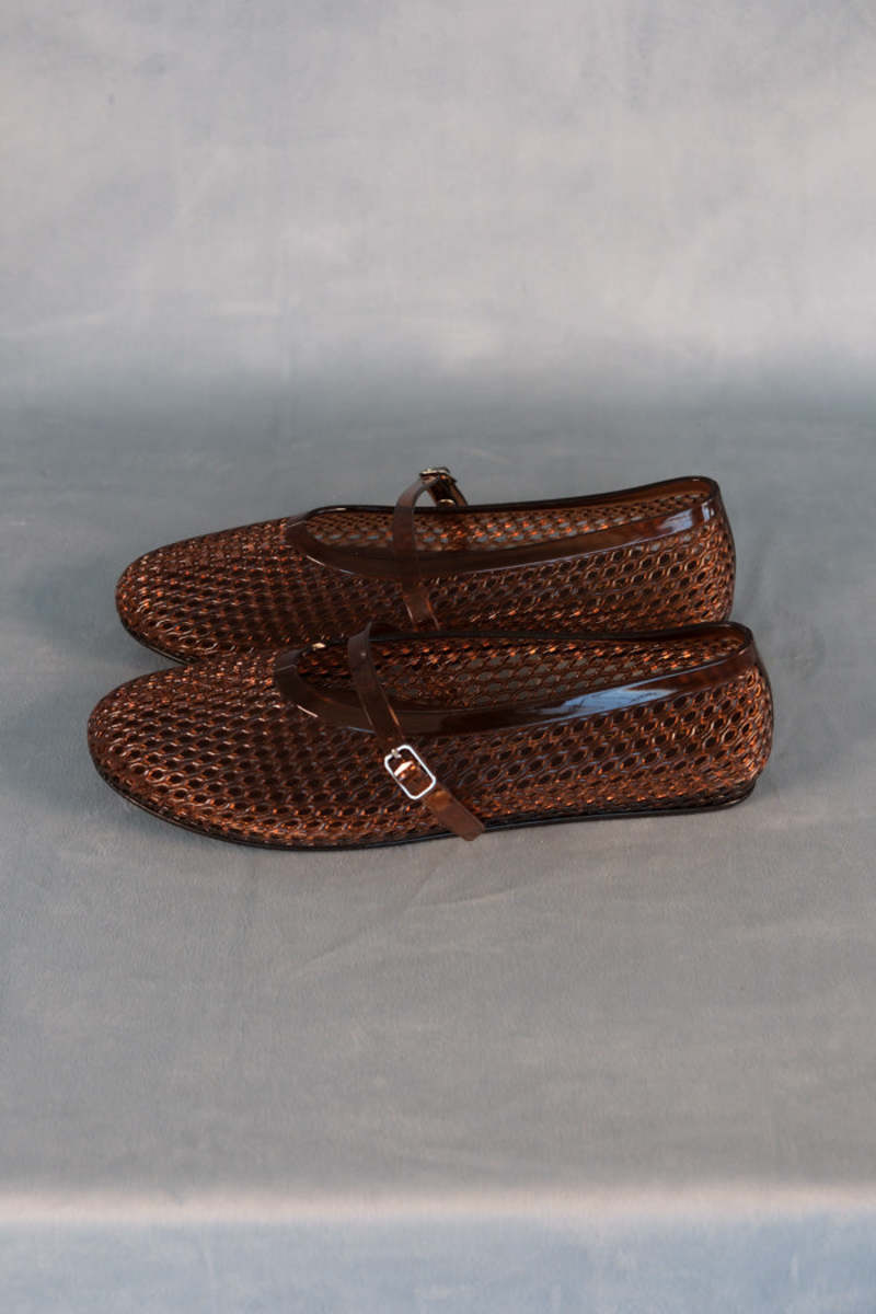 "INTENTIONALLY __________." Classy Jelly Flat - Mocha