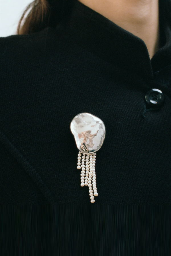 Wolf Circus Bean Pearl Brooch