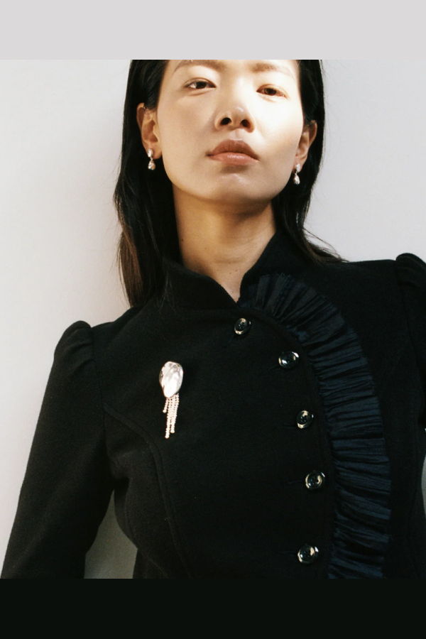 Wolf Circus Bean Pearl Brooch