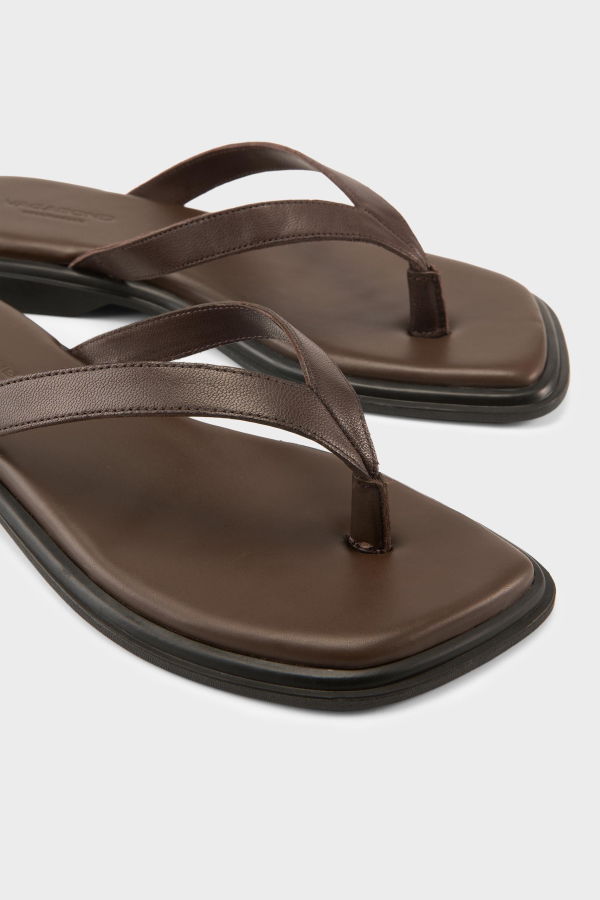 Vagabond Izzy Thong Sandal - Chocolate
