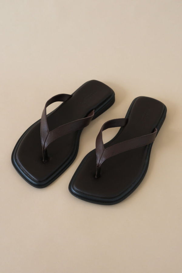 Vagabond Izzy Thong Sandal - Chocolate