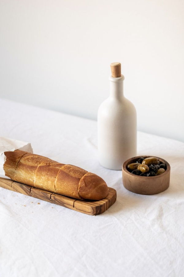 Gharyan Stoneware Olive Wood Bread Slicing Board
