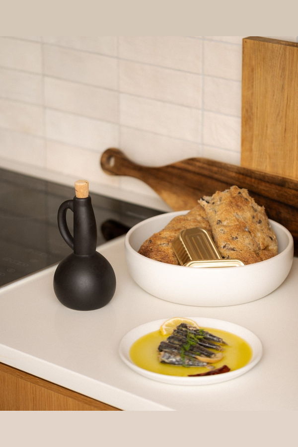 Gharyan Stoneware Dadasi 15 oz Stoneware Olive Oil Dispenser