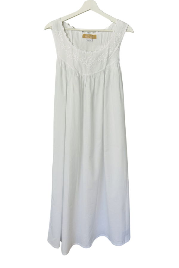 Maison d'Haiti White Garland Nightgown