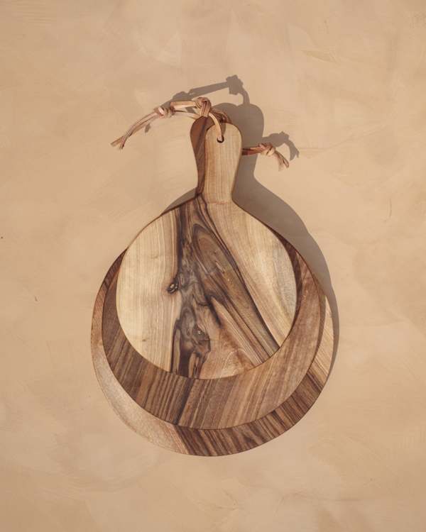 Une Vie Nomade Round Cutting Boards - Walnut