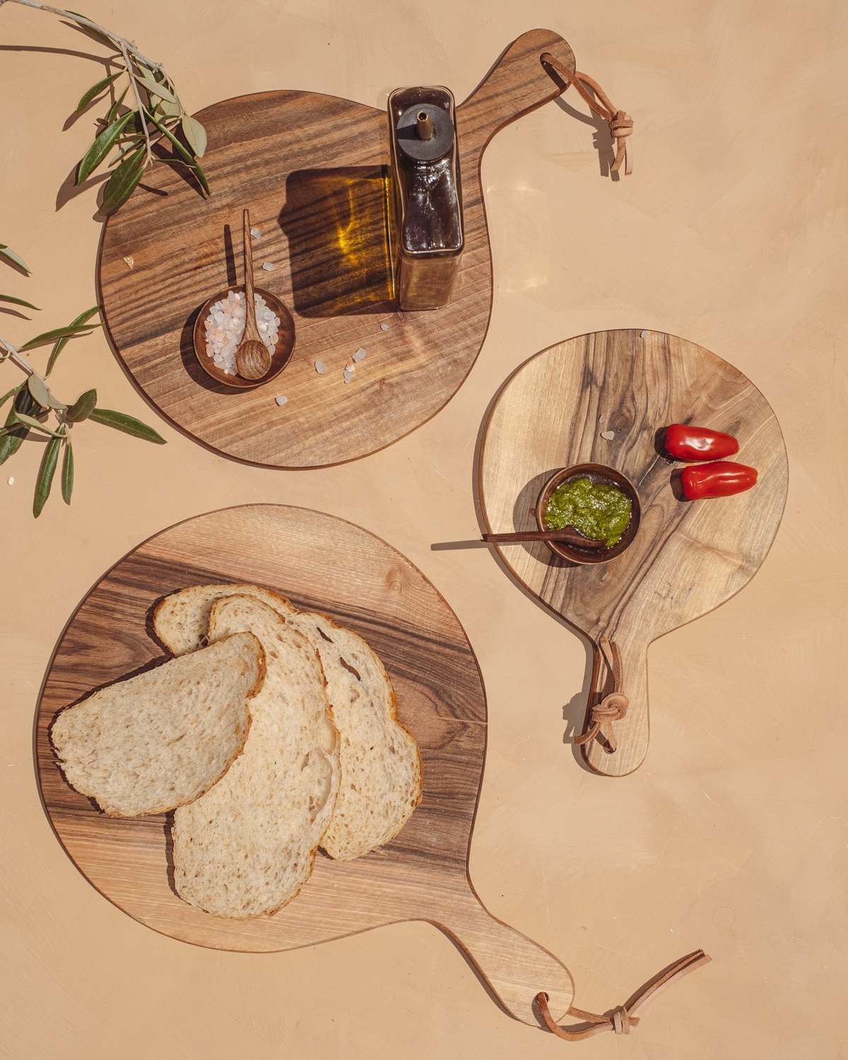 Une Vie Nomade Round Cutting Boards - Walnut - Image 28 of 30