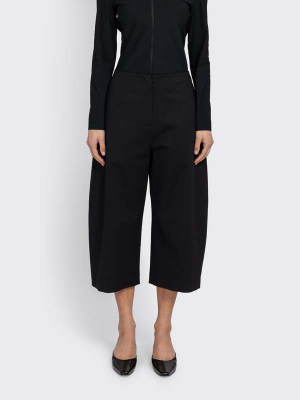 AMOMENTO　CURVED CAPRI PANTS AMOMENTO Curved Capri Pants - Black | Garmentory