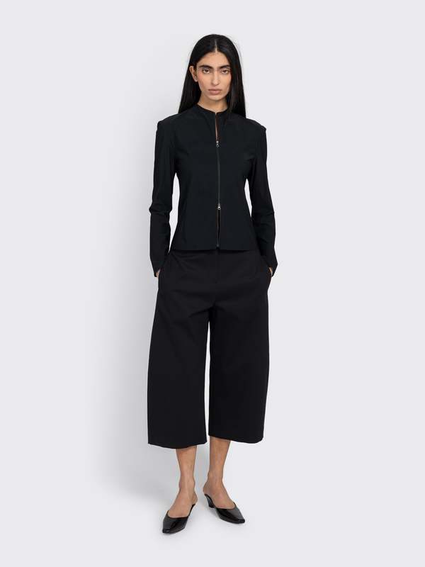 パンツ AMOMENTO Curved Capri Pants, Black AMOMENTO Curved Capri Pants - Black | Garmentory