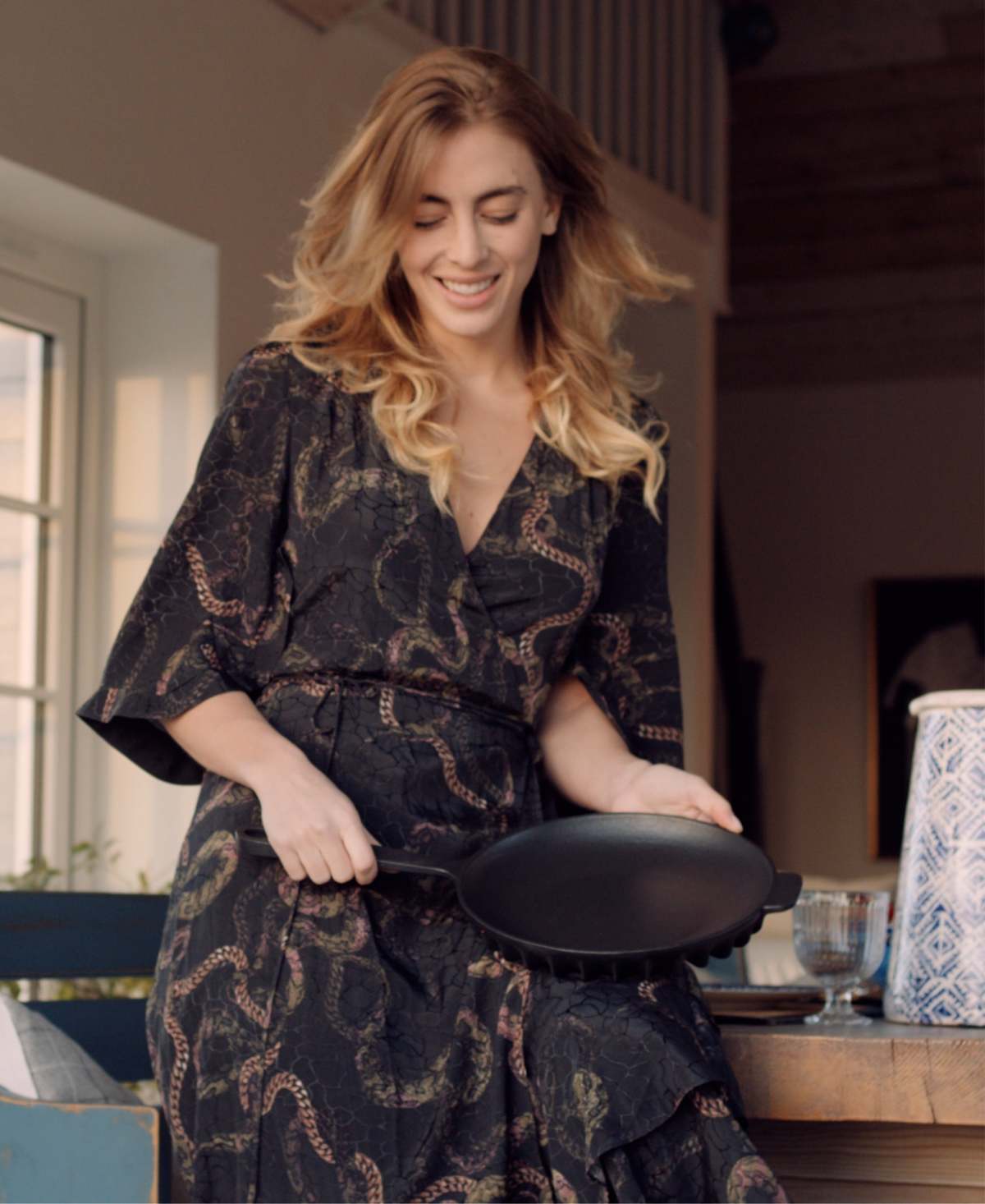 FIREUP Cookware Rapid Heat Enameled Cast Iron Frying Pan with Lid, 10 In. - Caviar Black - Image 16 of 20
