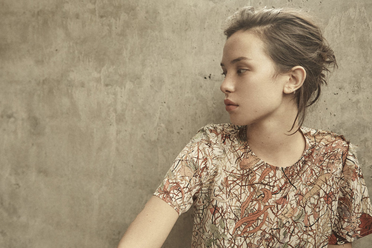 Annie Hamilton CLASSIC TEE - WINTER - Image 2 of 10