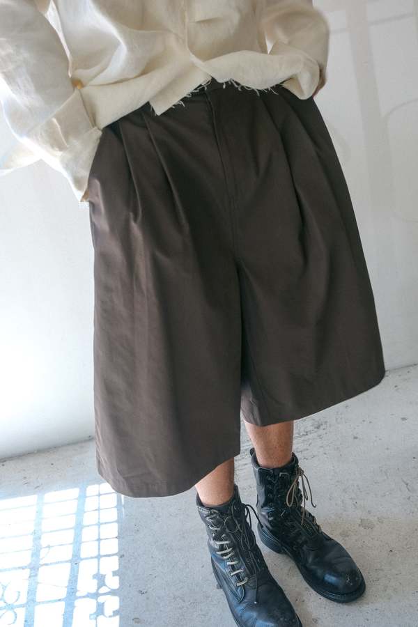 AMOMENTO Two Tuck Wide Shorts