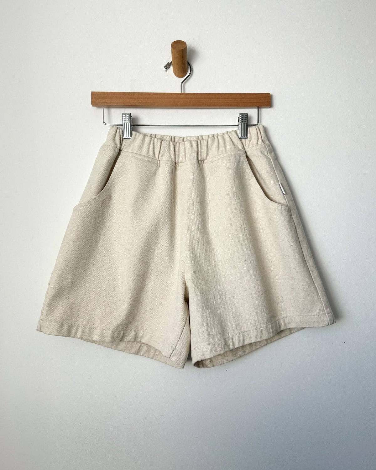 Le Bon Shoppe City Shorts - Naturel - Image 2 of 3