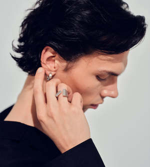 Tom Wood Tilt Ring - Silver | Garmentory