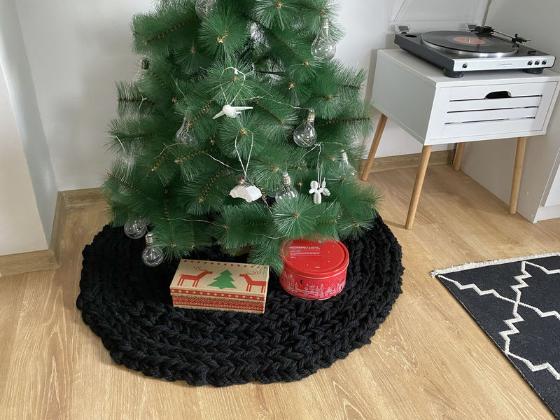 Anzy Home Chunky-Knitted Christmas Tree Skirt - Grey
