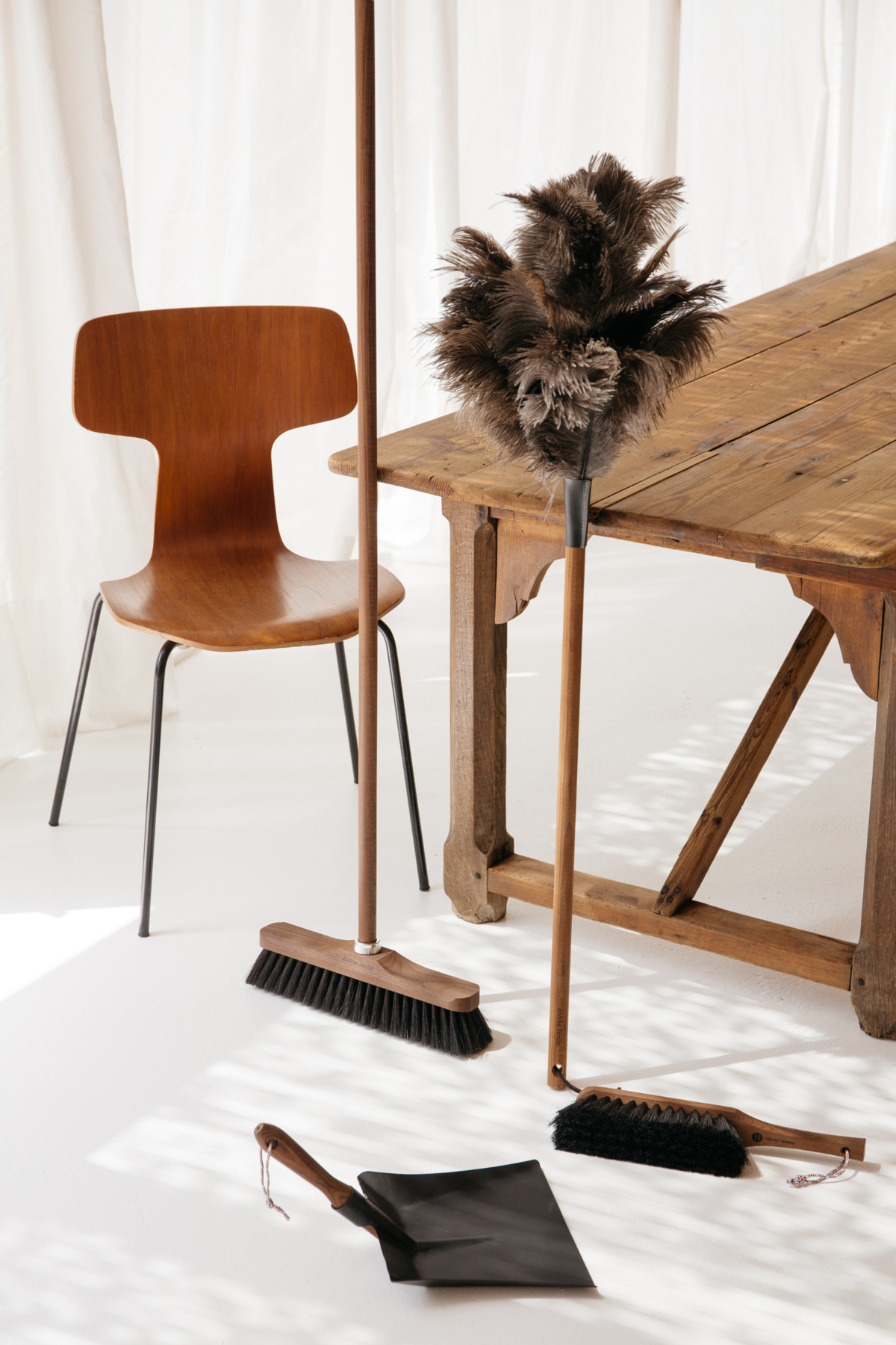 Be Home Andree Jardin "Heritage" Ash Wood Broom Handle - Image 4 of 4