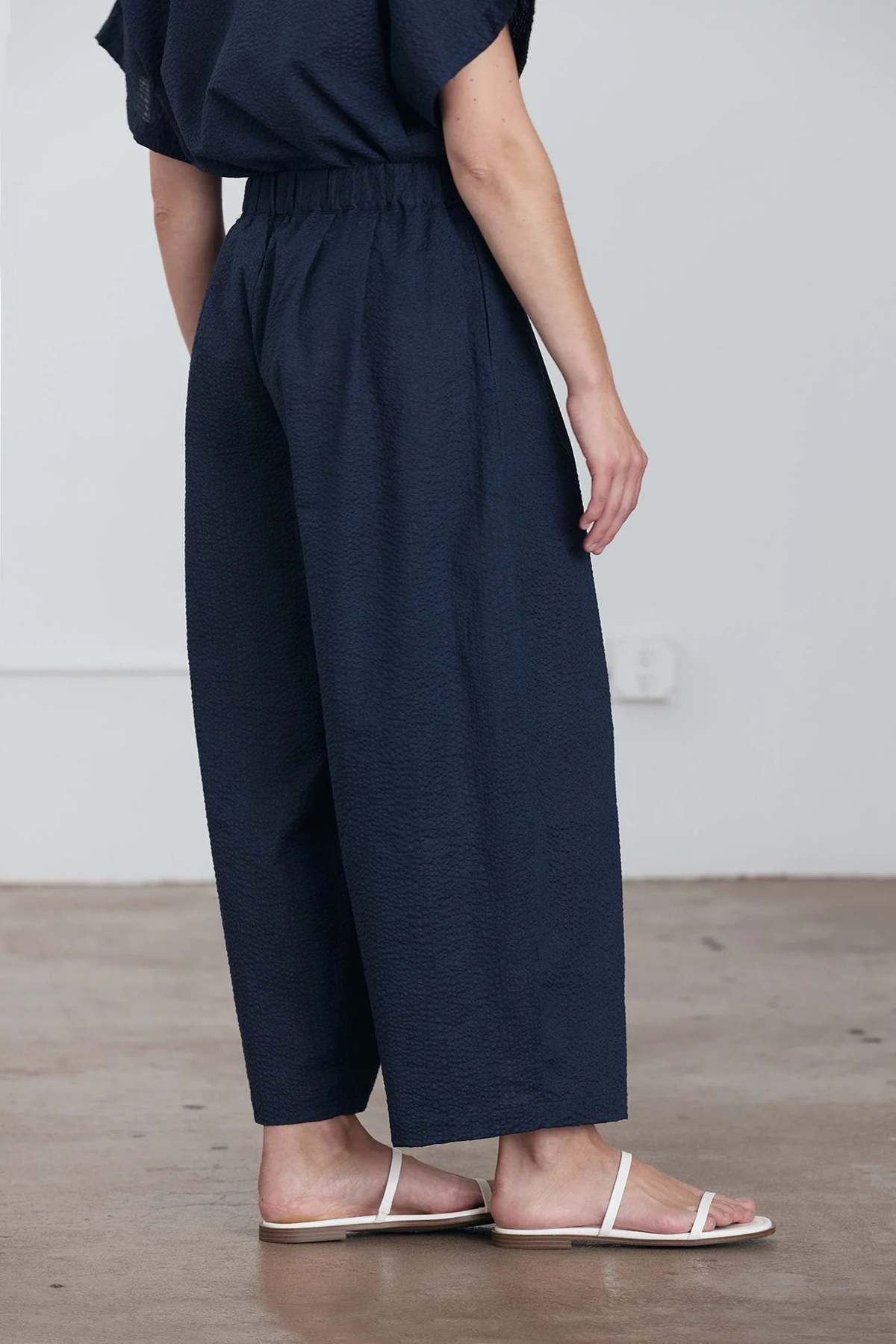 Black Crane Wide Pant with Micro Wave - Image 3 of 6