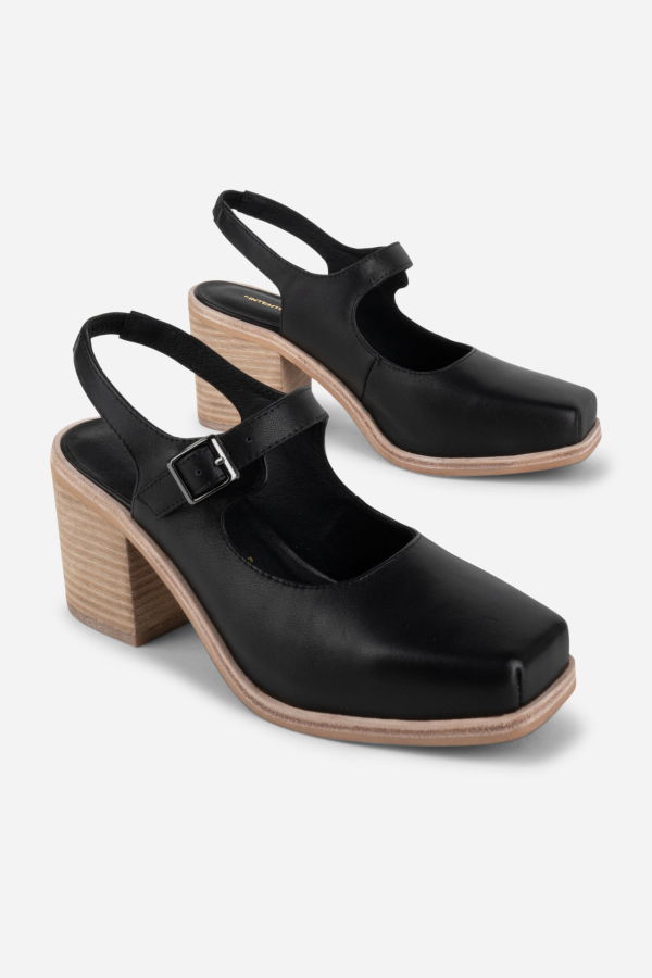 "INTENTIONALLY __________." OFFICE CLOG NATURAL SOLE - COGNAC