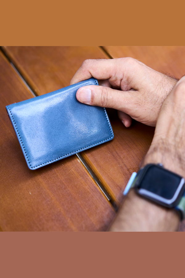 Tusk Leonardo Gusseted Card Case