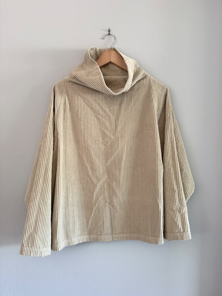Black Crane V-neck jumper | Garmentory