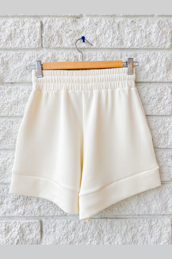 Varley Atrium High Rise Short 4.5 - Pristine