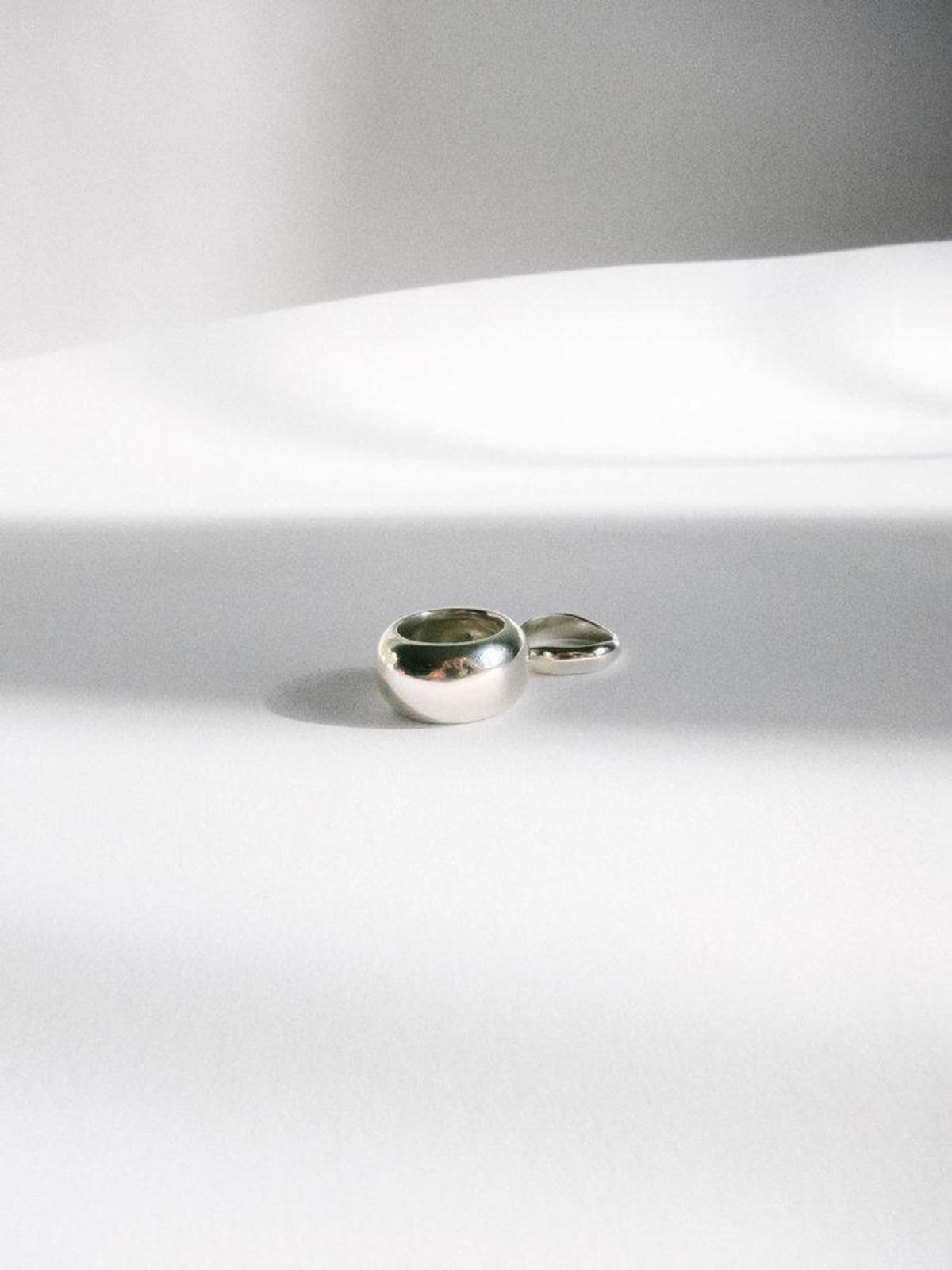 Hernán Herdez Puff Ring Set - Image 2 of 2