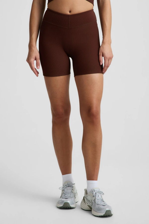 Beyond Yoga Impulse Ribbed V-Waist 5" Biker Short - Iced Mocha