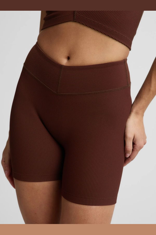 Beyond Yoga Impulse Ribbed V-Waist 5" Biker Short - Iced Mocha