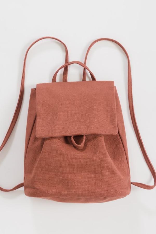 lululemon bag on my level Whats in my @lululemon On my level Tote Bag (20L) To shop the bag +  everything inside comment LULU and Ill DM you a link , Direct  https://hellohappymom.com/whats-in-my-bag-lululemon-on-my-level-t