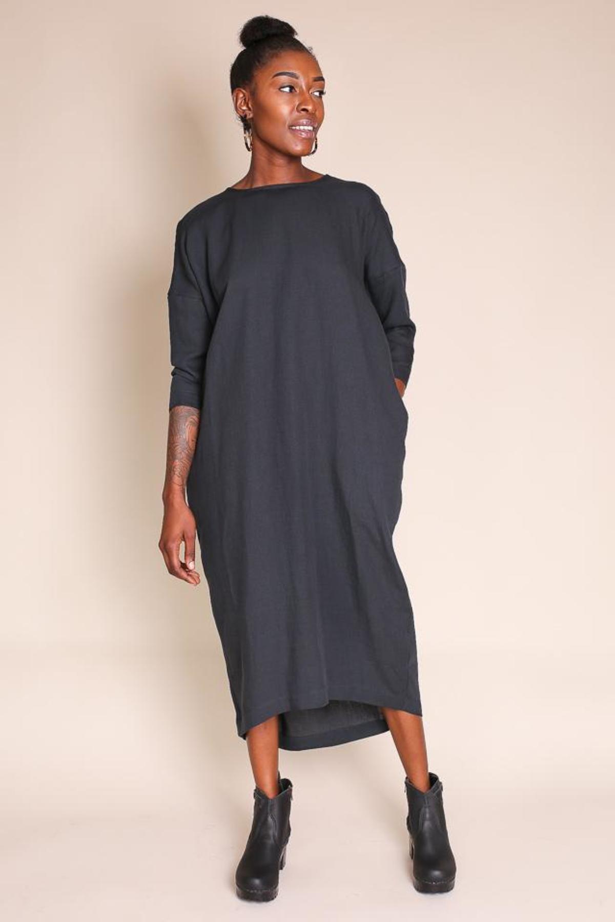 Black crane pleated dress グレーブラウン Black crane pleated dress グレーブラウン - メルカリ