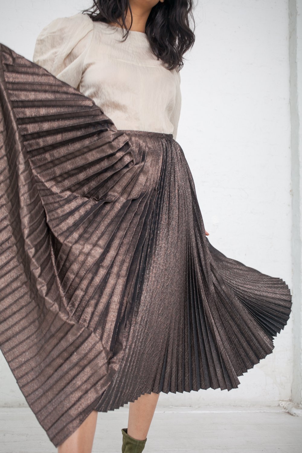 Asymmetrical Pleated Zipper Skirt