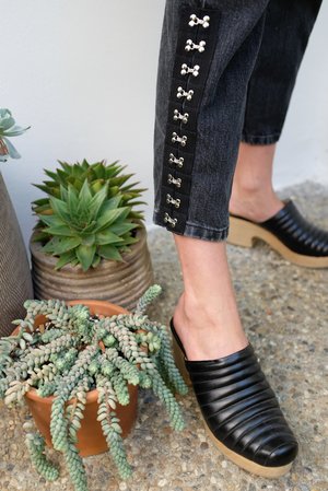 Beklina Ribbed Clog - Black Beklina Ribbed Clog - Black