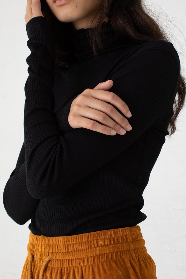 Baserange Puig Turtle Neck Baserange Puig Turtle Neck