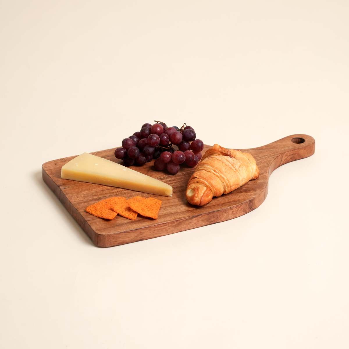 Expo Bazaar Acacia Wood Cutting Board with Handle - Image 3 of 8