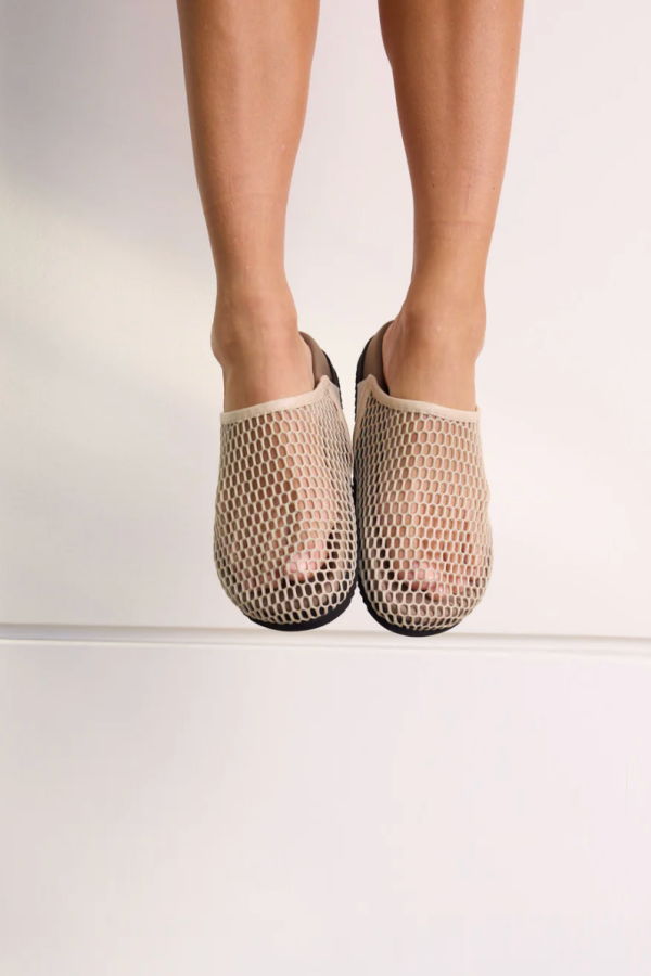 Roam The Mesh Clog - Cream