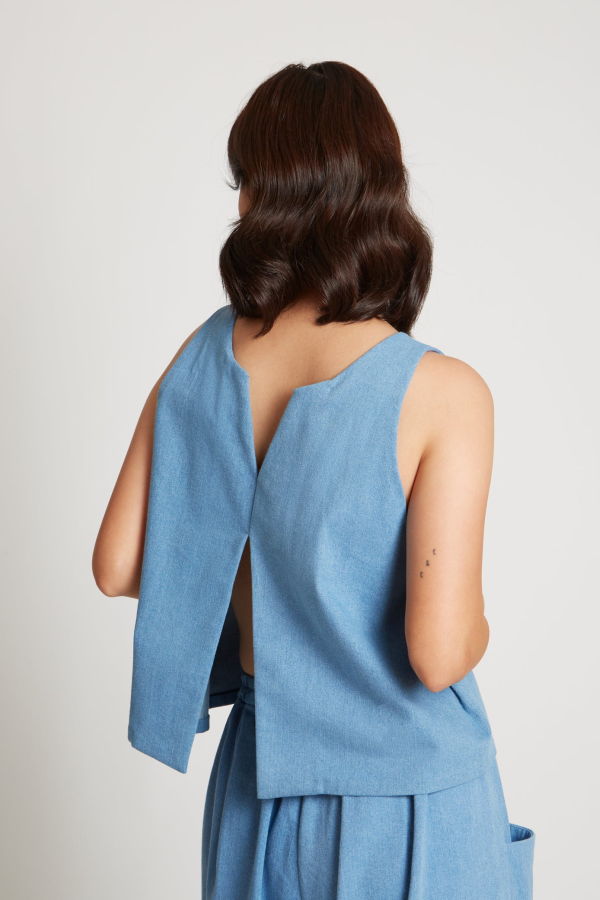 KAAREM Halite Easy Curved Back Split Top