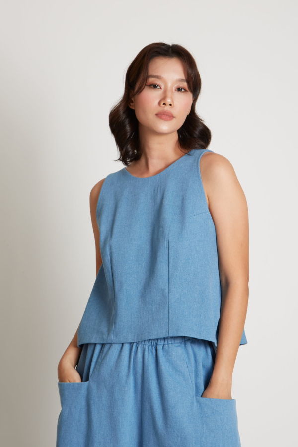 KAAREM Halite Easy Curved Back Split Top