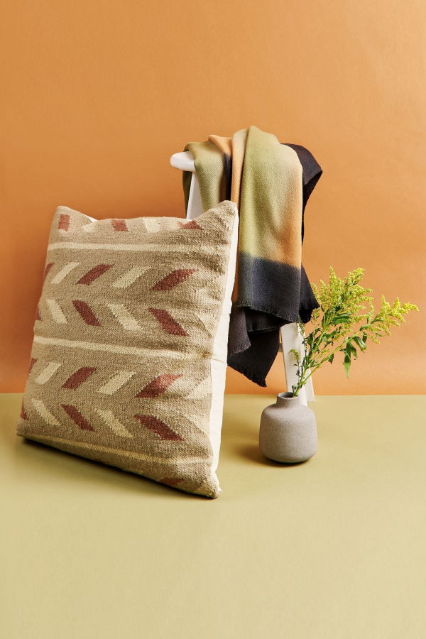 Variously Olyv Throw - Olive Green/Sand Brown