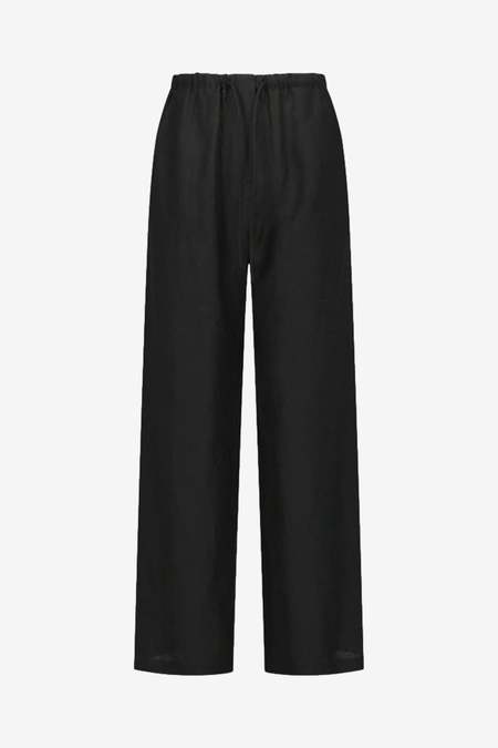 AMOMENTO Curved Capri Pants - Black | Garmentory