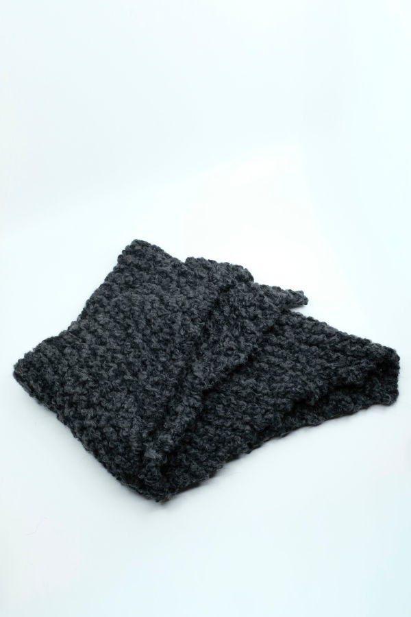 SONO Alpaca & Wool Knitted Saffron Scarf - Charcoal