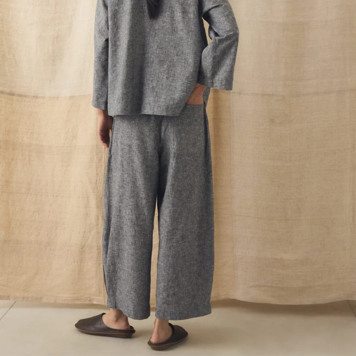TOAST Pleated Melange Linen Cotton Trousers - Soft Charcoal - Image 2 of 4