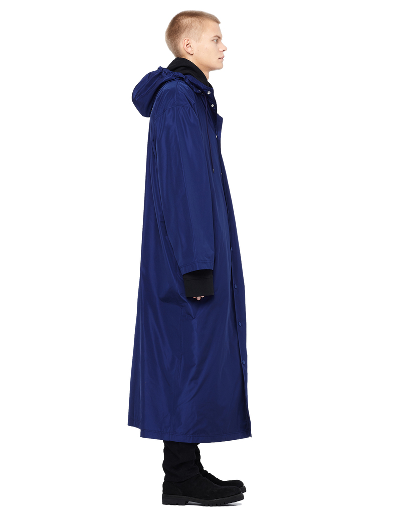 送料・関税込【BALENCIAGA】LOGO LONG RAIN COAT Balenciaga Logo-Print Raincoat - Black | Editorialist