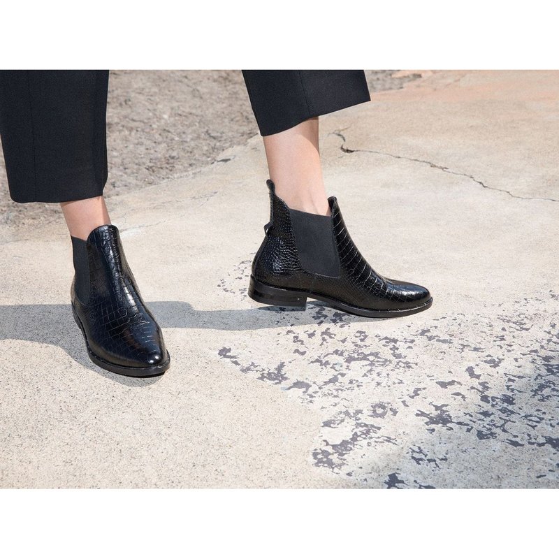 freda salvador sleek chelsea boot