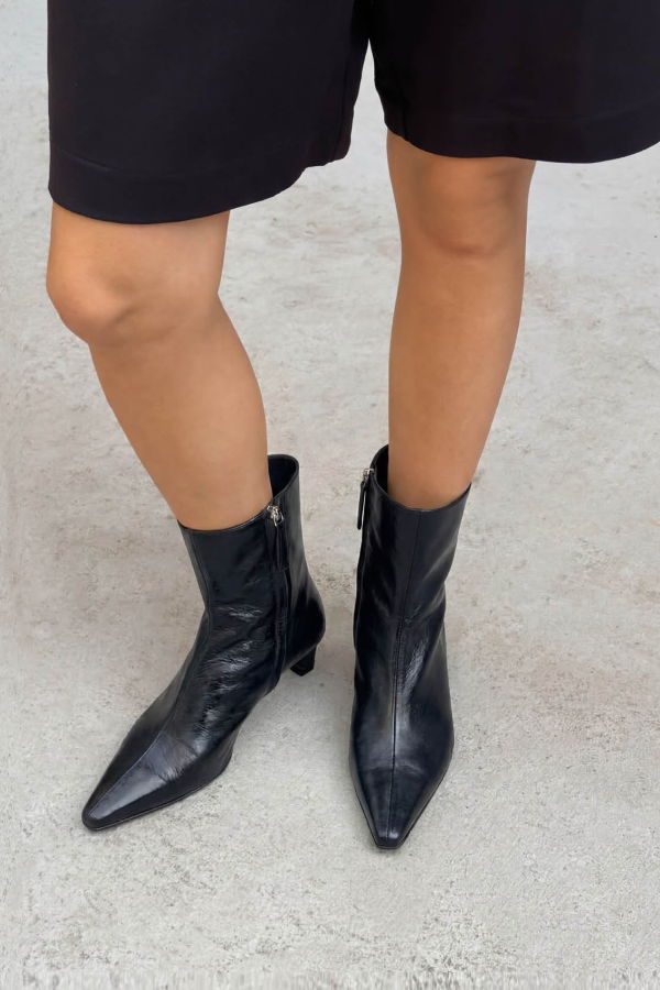 Alohas Ambar Rift Ankle Boots - Black Leather