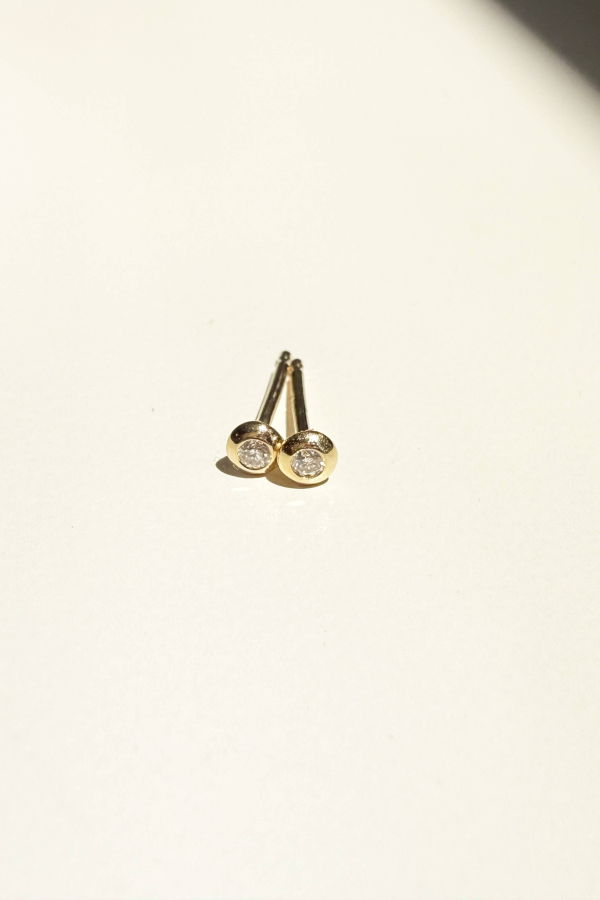 Monade The Tiny Diamond Stud 14K Gold Earring