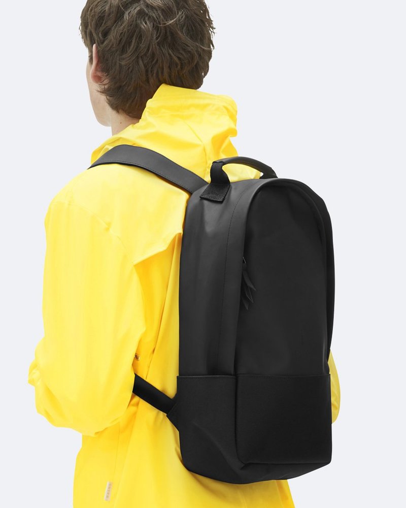 rains city backpack Book The padded shoulder straps and back panel ensure optimal carrying comfort City Backpack (17L) | Apidura